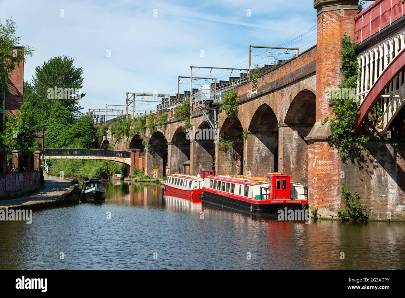 Castlefield Basin, e parco del patrimonio urbano nel centro di Manchester, Inghilterra. Situato intorno ai canali di Bridgewater e Rochdale. Foto Stock