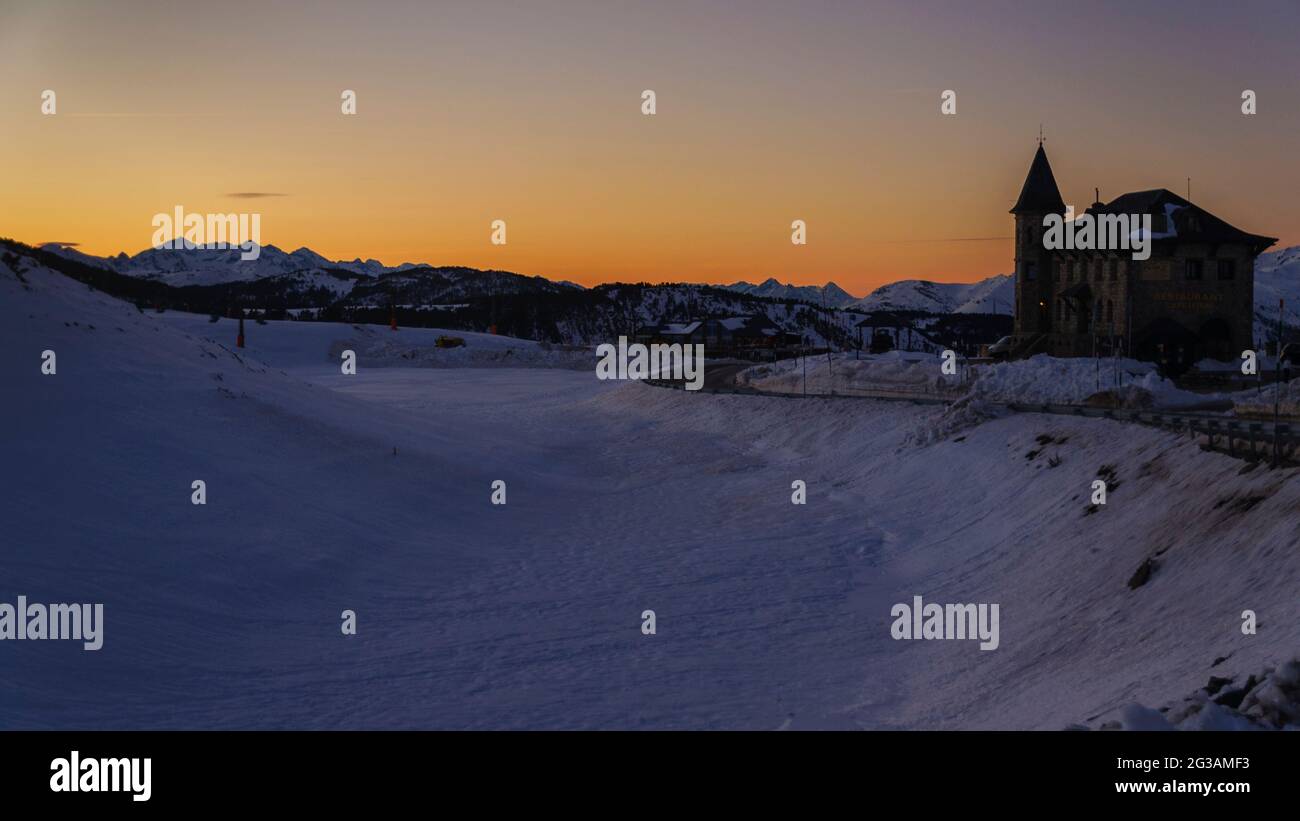 Port de la Bonaigua, in un crepuscolo invernale (Valle d'Aran, Catalogna, Pirenei, Spagna) ESP: Port de la Bonaigua, en un crepúsculo de invierno (Pirineos) Foto Stock