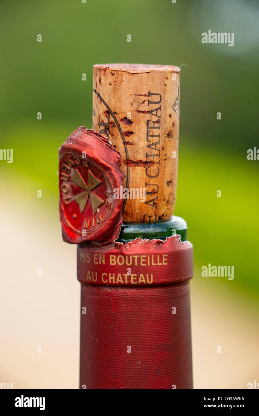 Sughero su Pomerol, Chateau le pin, bottiglia di vino Bordeaux Foto Stock