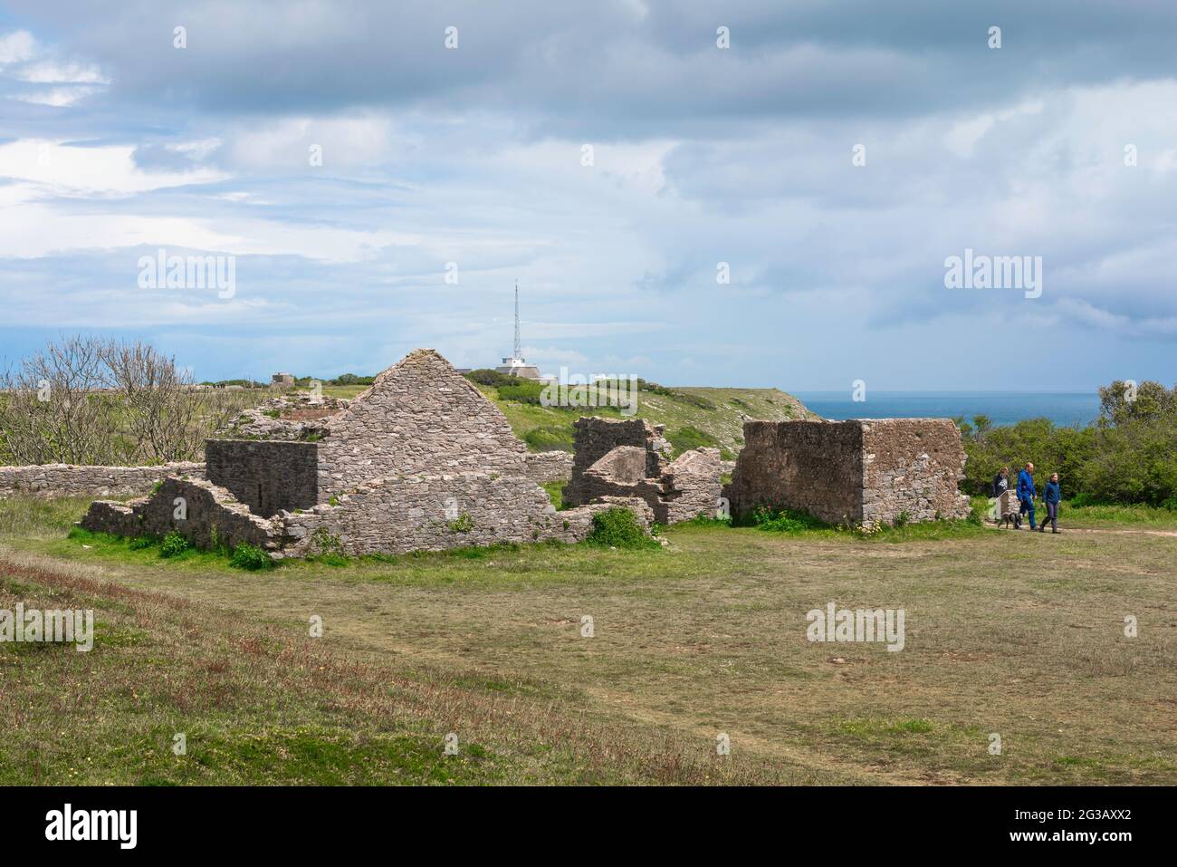 Berry Head Devon, vista delle rovine del Southern Fort situato a Berry Head, ora un'area di conservazione della fauna selvatica a Torbay, Devon, Inghilterra Regno Unito Foto Stock