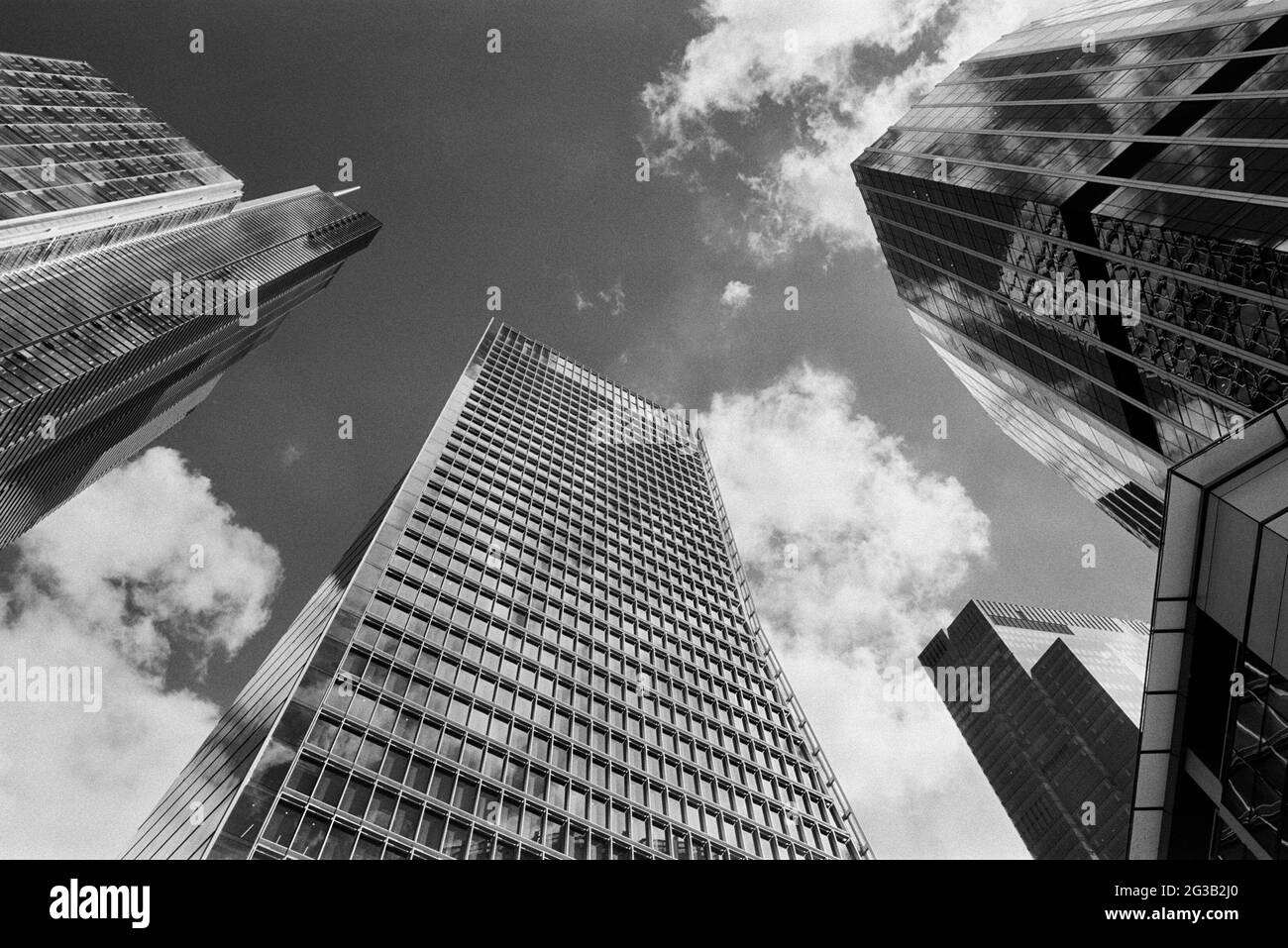 Grattacieli a Bishopsgate nella città di Londra, Regno Unito, guardando verso l'alto Foto Stock