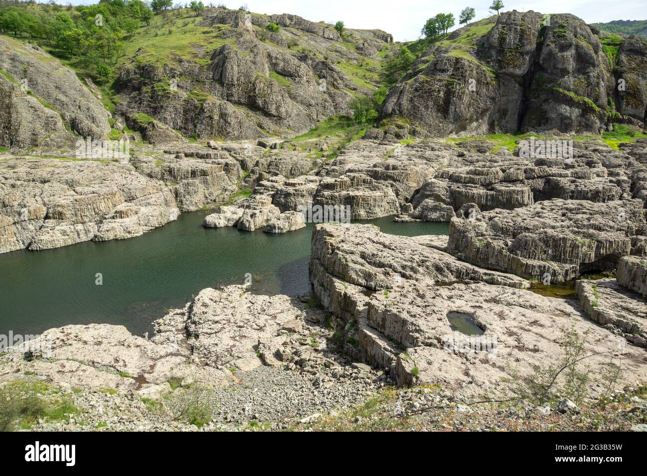 Sheytan Dere (fiume Shaitan) Canyon sotto la diga di Studen Kladenets Reservoir, Bulgaria Foto Stock