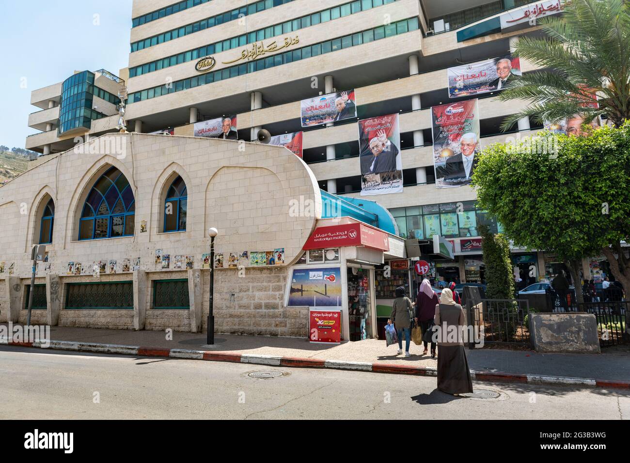 Intorno a Piazza dei Martiri a Nablus. Questa antica città è annidata in una valle tra due suggestive montagne, il Monte Jarzim e il Monte Etal. Palestina Foto Stock