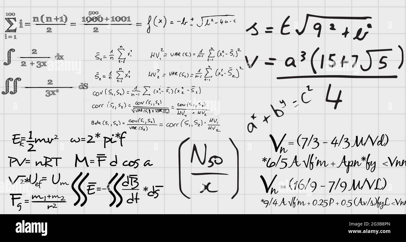 Composizione della pagina quadrata del quaderno della scuola con equazioni matematiche scritte a mano Foto Stock