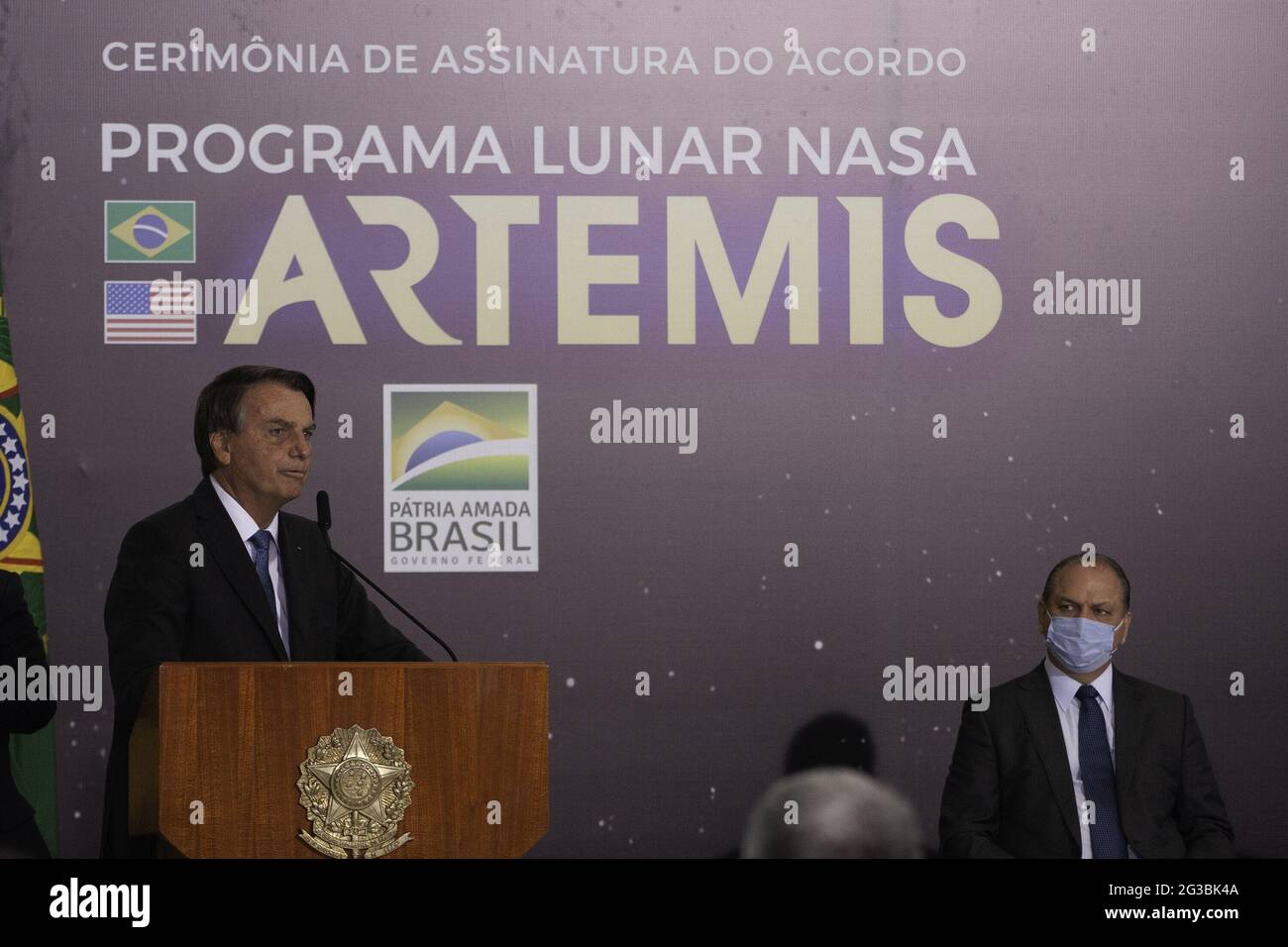 15 giugno 2021, Brasilia, Distrito Federal, Brasil: (INT) LUNAR NASA ARTEMIS Programme Firing Agreement Ceremony . 15 giugno 2021, Brasilia, Distretto Federale, Brasile: Il Ministero della Scienza, della tecnologia e delle innovazioni (MCTI) tiene una cerimonia per firmare l’accordo Ã¢â‚¬Å NASA Artemis Lunar ProgramÃ¢â‚¬Â nella Sala Noble del Palazzo Planalto. Alla cerimonia partecipano il presidente della Repubblica, Jair Bolsonaro, il Ministro dell'MCTI, l'astronauta Marcos Pontes, il Ministro degli Affari Esteri, Carlos Alberto Franca e l'ambasciatore degli Stati Uniti in Brasile, Todd Chapman. (Immagine di credito Foto Stock