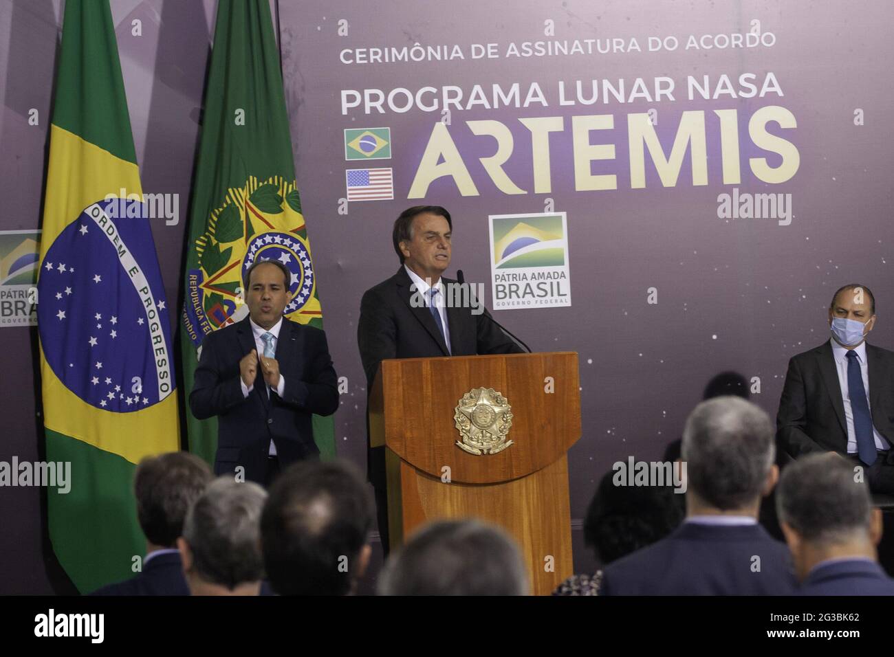 15 giugno 2021, Brasilia, Distrito Federal, Brasil: (INT) LUNAR NASA ARTEMIS Programme Firing Agreement Ceremony . 15 giugno 2021, Brasilia, Distretto Federale, Brasile: Il Ministero della Scienza, della tecnologia e delle innovazioni (MCTI) tiene una cerimonia per firmare l’accordo Ã¢â‚¬Å NASA Artemis Lunar ProgramÃ¢â‚¬Â nella Sala Noble del Palazzo Planalto. Alla cerimonia partecipano il presidente della Repubblica, Jair Bolsonaro, il Ministro dell'MCTI, l'astronauta Marcos Pontes, il Ministro degli Affari Esteri, Carlos Alberto Franca e l'ambasciatore degli Stati Uniti in Brasile, Todd Chapman. (Immagine di credito Foto Stock