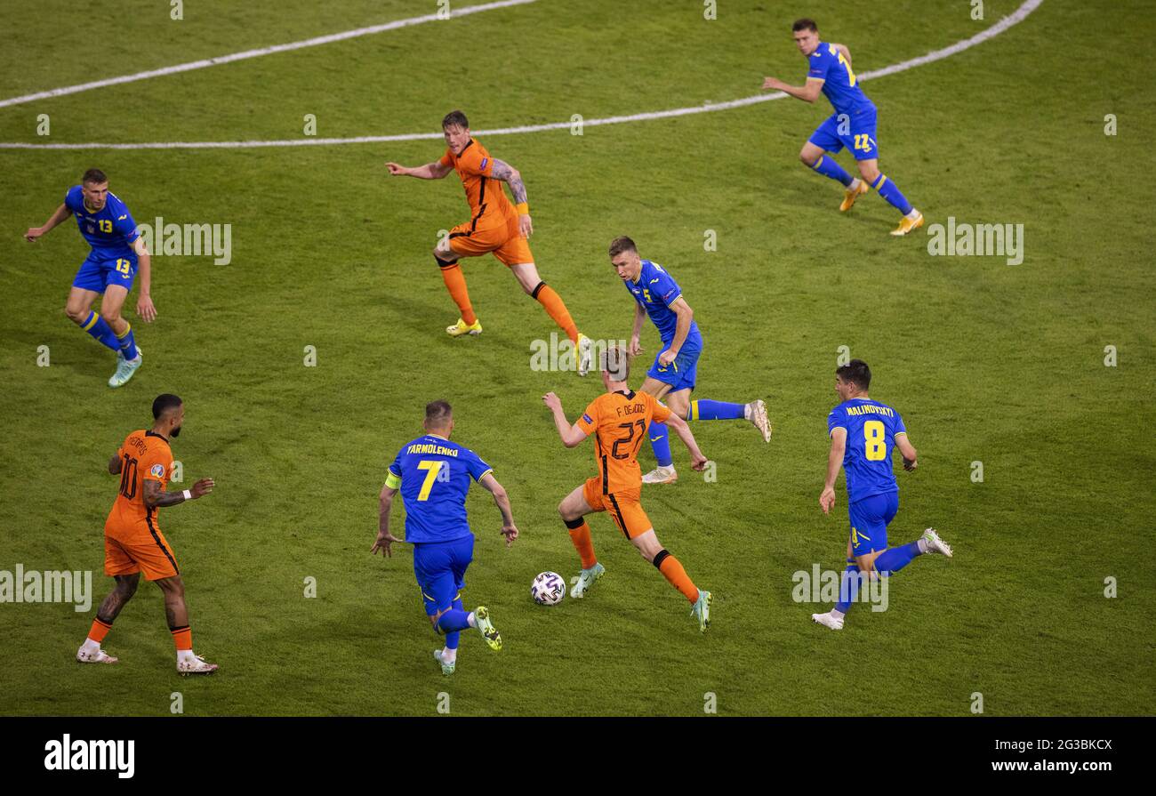 Frenkie de Jong (Niederlande), Andriy Yarmolenko (Ucraina), Sergiy Sydorchuk (Ucraina), Russan Malinovskyi (Ucraina), Wout Weghorst (Niederlande), MEM Foto Stock