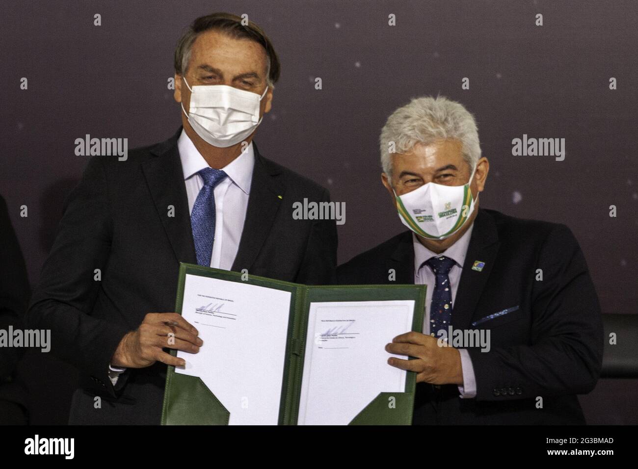 15 giugno 2021, Brasilia, Distrito Federal, Brasil: (INT) LUNAR NASA ARTEMIS Programme Firing Agreement Ceremony . 15 giugno 2021, Brasilia, Distretto Federale, Brasile: Il Ministero della Scienza, della tecnologia e delle innovazioni (MCTI) tiene una cerimonia per firmare l’accordo Ã¢â‚¬Å NASA Artemis Lunar ProgramÃ¢â‚¬Â nella Sala Noble del Palazzo Planalto. Alla cerimonia partecipano il presidente della Repubblica, Jair Bolsonaro, il Ministro dell'MCTI, l'astronauta Marcos Pontes, il Ministro degli Affari Esteri, Carlos Alberto Franca e l'ambasciatore degli Stati Uniti in Brasile, Todd Chapman. (Immagine di credito Foto Stock