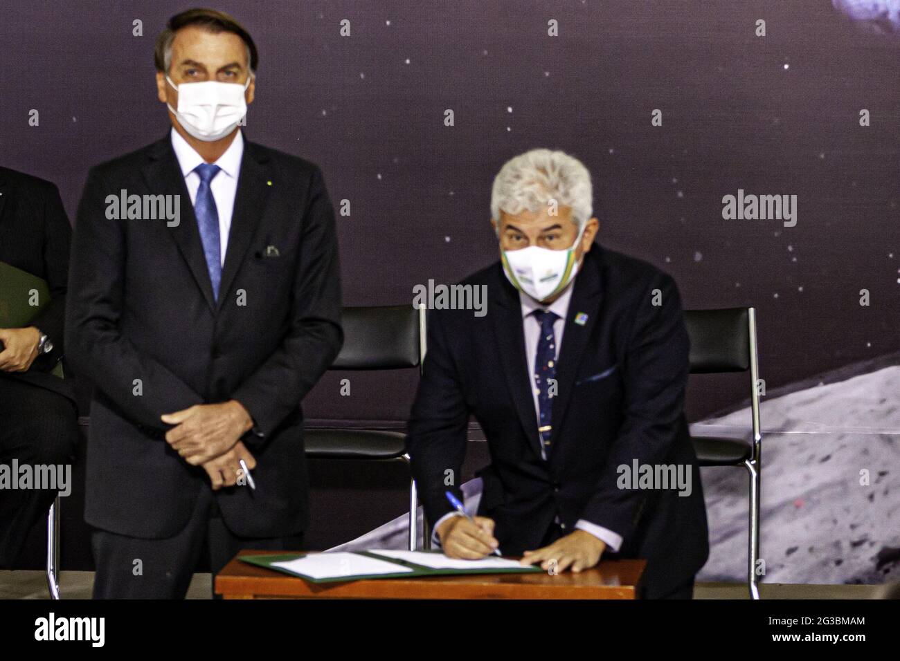 15 giugno 2021, Brasilia, Distrito Federal, Brasil: (INT) LUNAR NASA ARTEMIS Programme Firing Agreement Ceremony . 15 giugno 2021, Brasilia, Distretto Federale, Brasile: Il Ministero della Scienza, della tecnologia e delle innovazioni (MCTI) tiene una cerimonia per firmare l’accordo Ã¢â‚¬Å NASA Artemis Lunar ProgramÃ¢â‚¬Â nella Sala Noble del Palazzo Planalto. Alla cerimonia partecipano il presidente della Repubblica, Jair Bolsonaro, il Ministro dell'MCTI, l'astronauta Marcos Pontes, il Ministro degli Affari Esteri, Carlos Alberto Franca e l'ambasciatore degli Stati Uniti in Brasile, Todd Chapman. (Immagine di credito Foto Stock