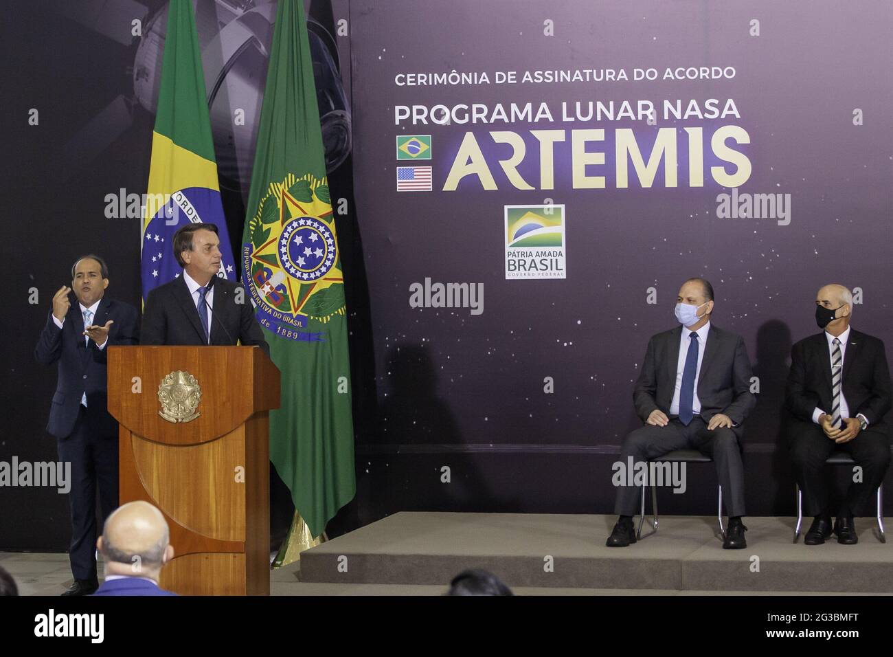 15 giugno 2021, Brasilia, Distrito Federal, Brasil: (INT) LUNAR NASA ARTEMIS Programme Firing Agreement Ceremony . 15 giugno 2021, Brasilia, Distretto Federale, Brasile: Il Ministero della Scienza, della tecnologia e delle innovazioni (MCTI) tiene una cerimonia per firmare l’accordo Ã¢â‚¬Å NASA Artemis Lunar ProgramÃ¢â‚¬Â nella Sala Noble del Palazzo Planalto. Alla cerimonia partecipano il presidente della Repubblica, Jair Bolsonaro, il Ministro dell'MCTI, l'astronauta Marcos Pontes, il Ministro degli Affari Esteri, Carlos Alberto Franca e l'ambasciatore degli Stati Uniti in Brasile, Todd Chapman. (Immagine di credito Foto Stock