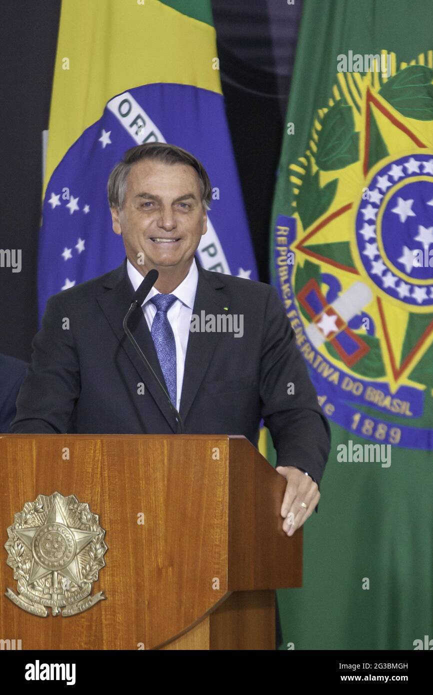 15 giugno 2021, Brasilia, Distrito Federal, Brasil: (INT) LUNAR NASA ARTEMIS Programme Firing Agreement Ceremony . 15 giugno 2021, Brasilia, Distretto Federale, Brasile: Il Ministero della Scienza, della tecnologia e delle innovazioni (MCTI) tiene una cerimonia per firmare l’accordo Ã¢â‚¬Å NASA Artemis Lunar ProgramÃ¢â‚¬Â nella Sala Noble del Palazzo Planalto. Alla cerimonia partecipano il presidente della Repubblica, Jair Bolsonaro, il Ministro dell'MCTI, l'astronauta Marcos Pontes, il Ministro degli Affari Esteri, Carlos Alberto Franca e l'ambasciatore degli Stati Uniti in Brasile, Todd Chapman. (Immagine di credito Foto Stock