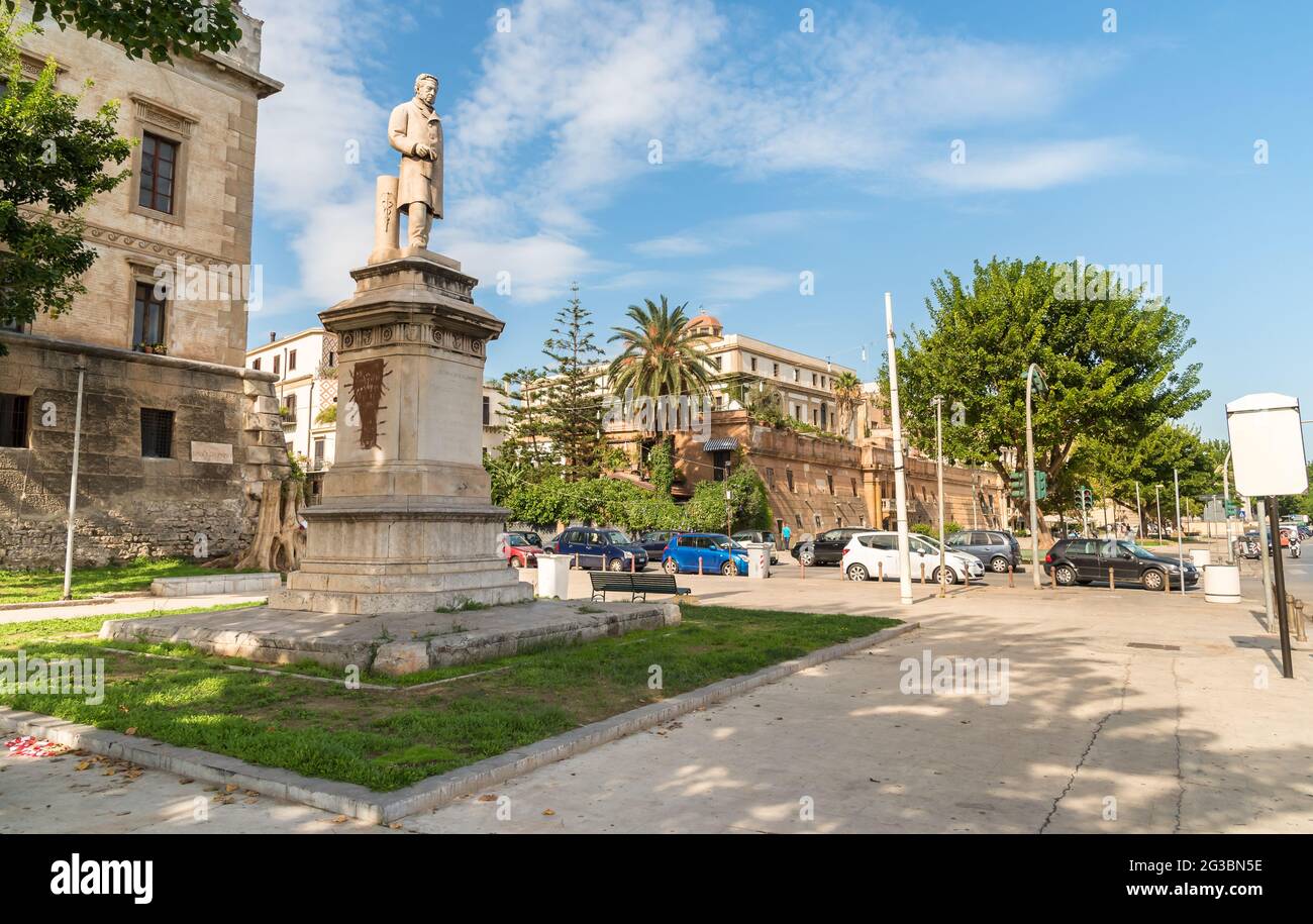 Monumento a Vincenzo Florio a Palermo, fu eretto nel 1875, opera della scultura Vincenzo D’Amore, Sicilia, Italia Foto Stock
