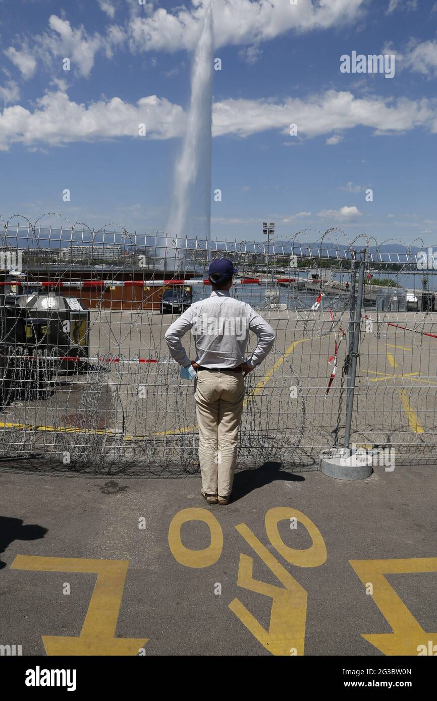 Ginevra Internazionale bloccato prima del vertice di Biden-Putin, domani 16 giugno 2021. La città di Ginevra bloccato, Place des Nations dove il presidente americano Joe Biden risiederà, prima del vertice di domani 16 giugno 2021, con il suo omologo presidente russo Vladimir Putin, cambio di bandiera sul ponte 'Monte Bianco' e la famosa fontana d'acqua di Ginevra chiusa al pubblico. Svizzera Ginevra, giugno 15 2021. Foto di Francois Glories/ABACAPRESS.COM Foto Stock