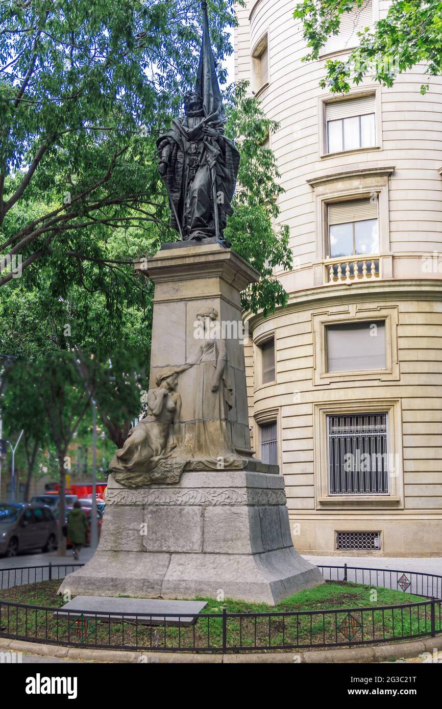 Barcellona, Spagna - 11 maggio 2021. Rafael Casanova è un monumento scultoreo situato nella Ronda de San Pedro a Barcellona, nel quartiere di Ensanche. Foto Stock