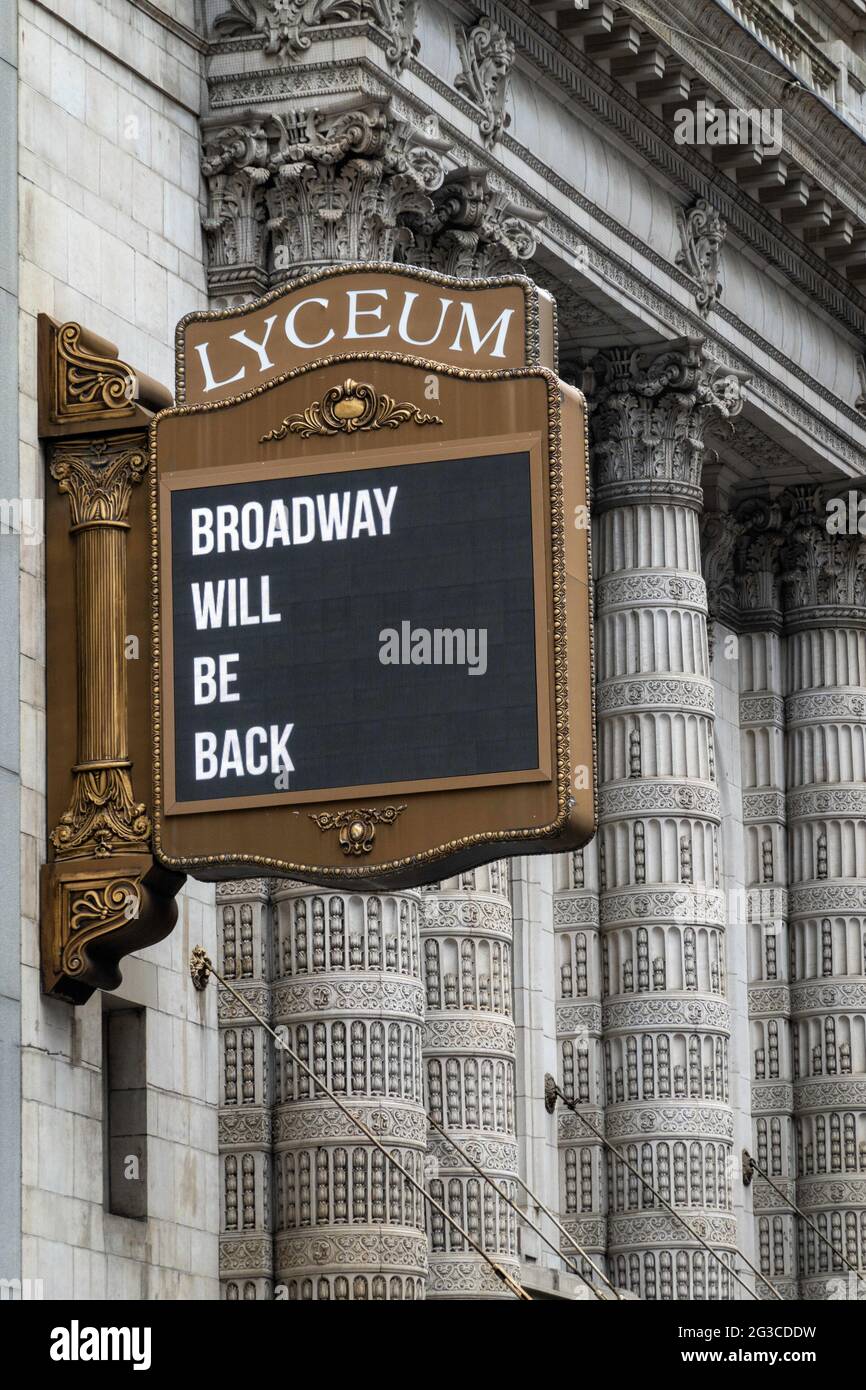 Lyceum Theatre con Broadway Returning message, 149 West 45th Street, New York, USA Foto Stock