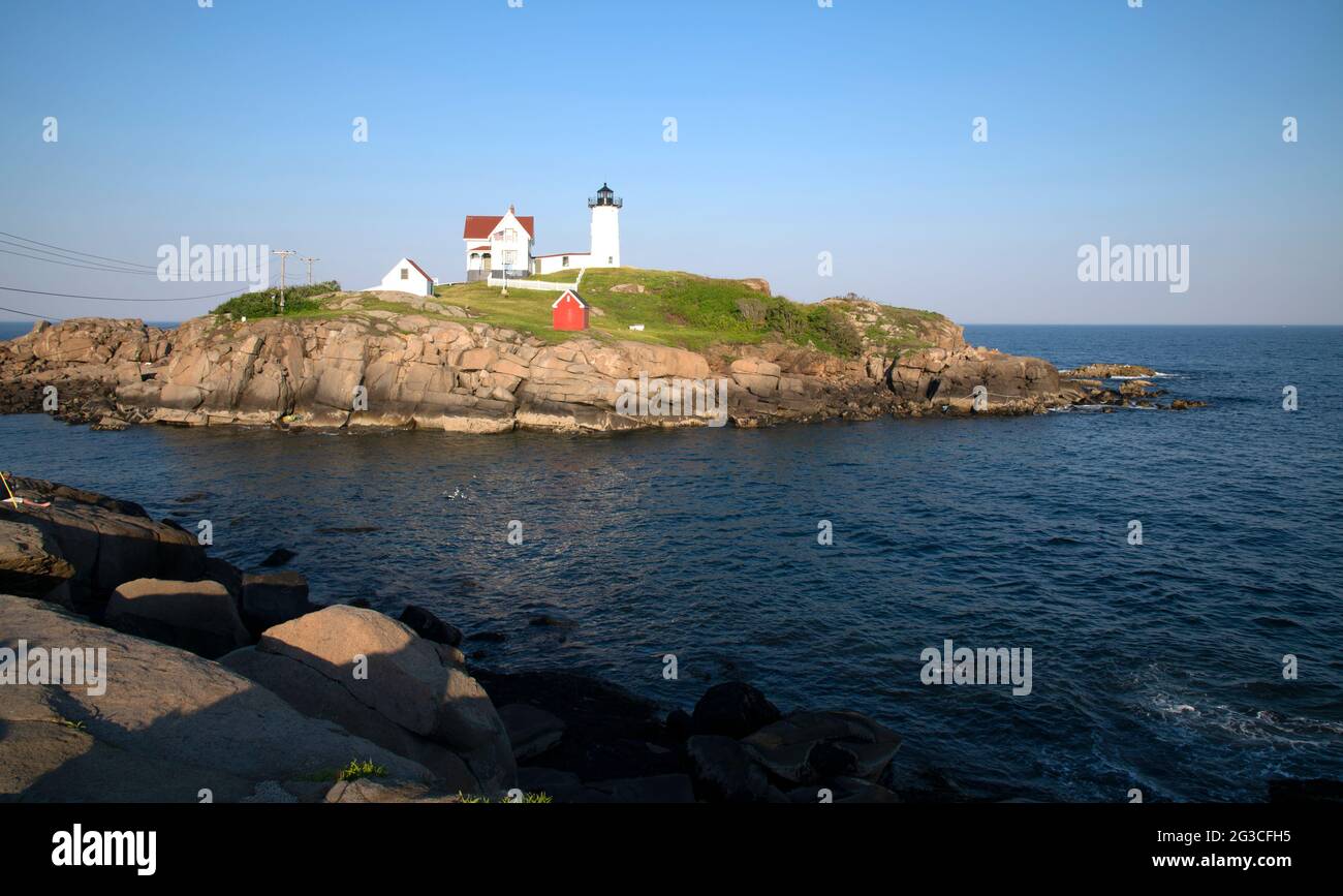 Una serata a Nubble Light a Cape Neddick (York), Maine, USA, costruita nel 1879 Foto Stock