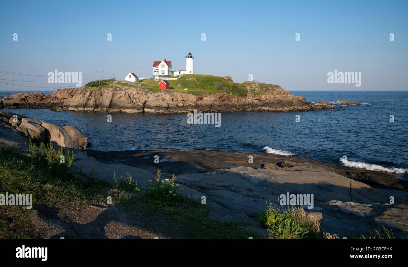 Una serata a Nubble Light a Cape Neddick (York), Maine, USA, costruita nel 1879 Foto Stock