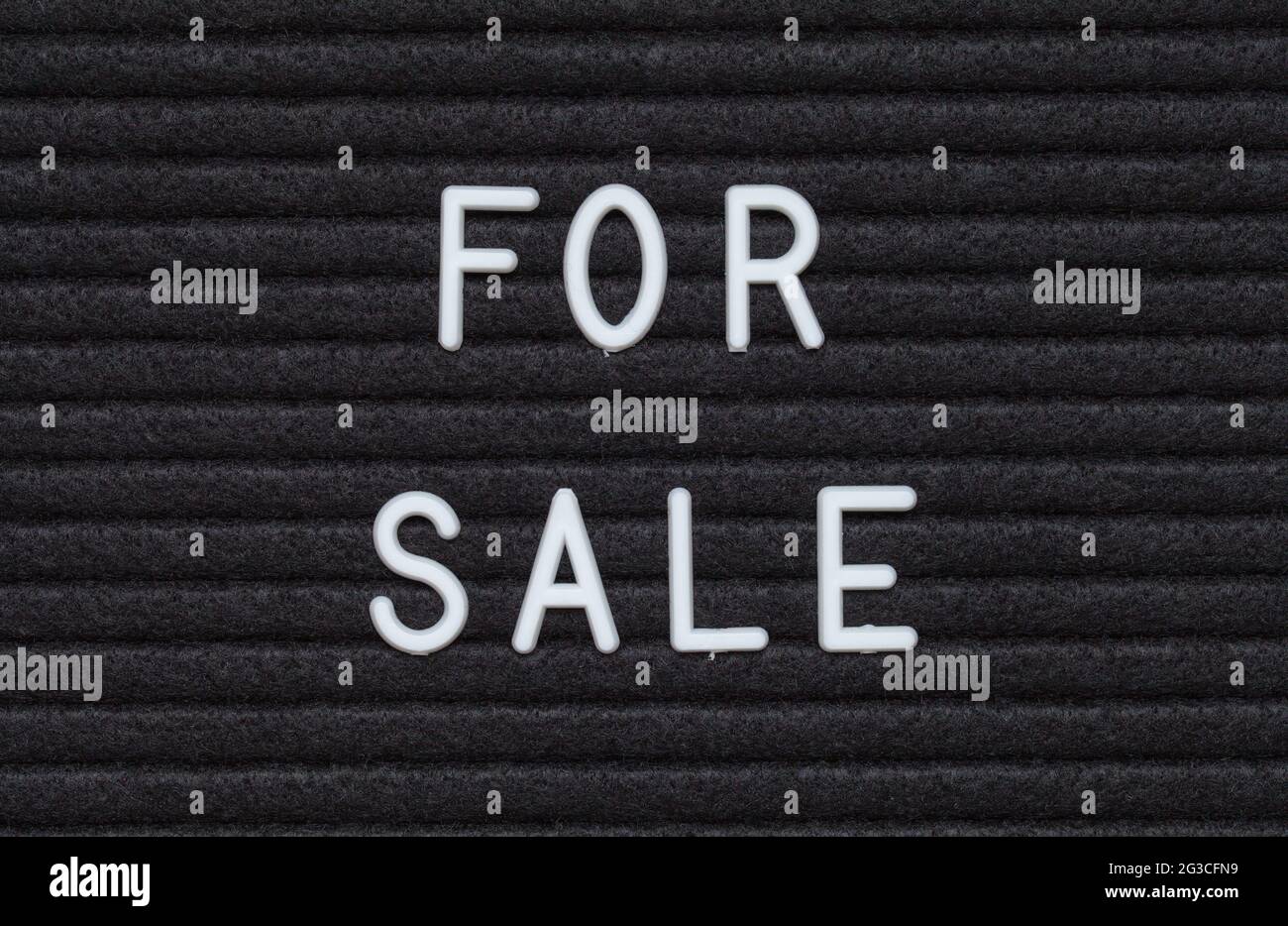 Per vendita cartello cartellone in feltro nero. Foto Stock