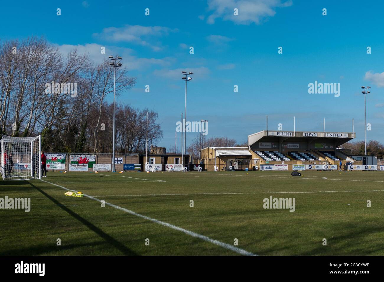 Flint, Galles. 06 marzo 2021. JD Cymru Premier Match tra Flint Town United e Penybont. Foto Stock Flint, Galles. 06 marzo 2021. JD Cymru Premier Match tra Flint Town United e Penybont. Foto Stock