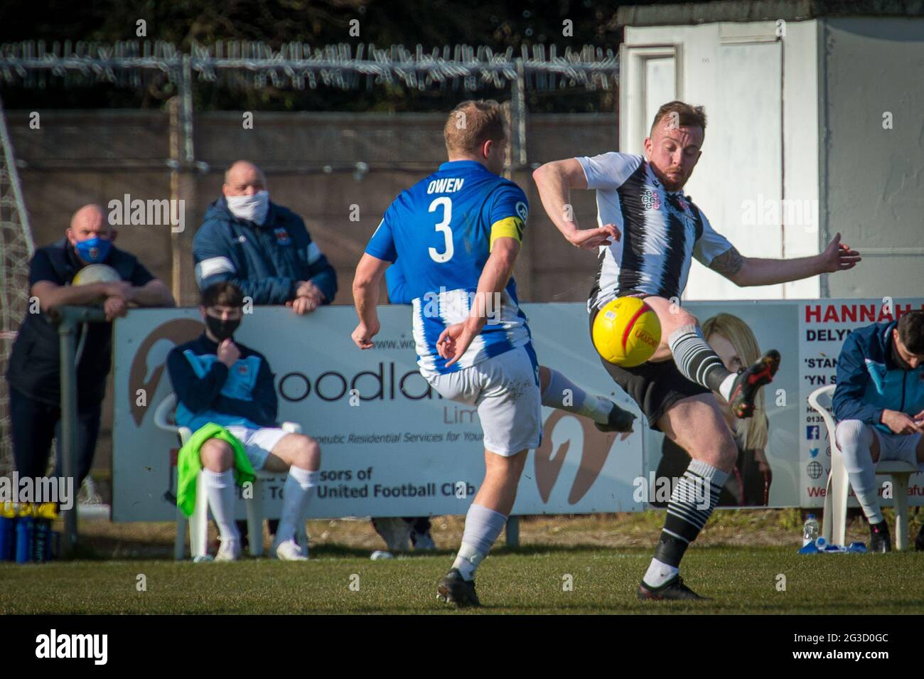 Flint, Galles. 06 marzo 2021. JD Cymru Premier Match tra Flint Town United e Penybont. Foto Stock Flint, Galles. 06 marzo 2021. JD Cymru Premier Match tra Flint Town United e Penybont. Foto Stock