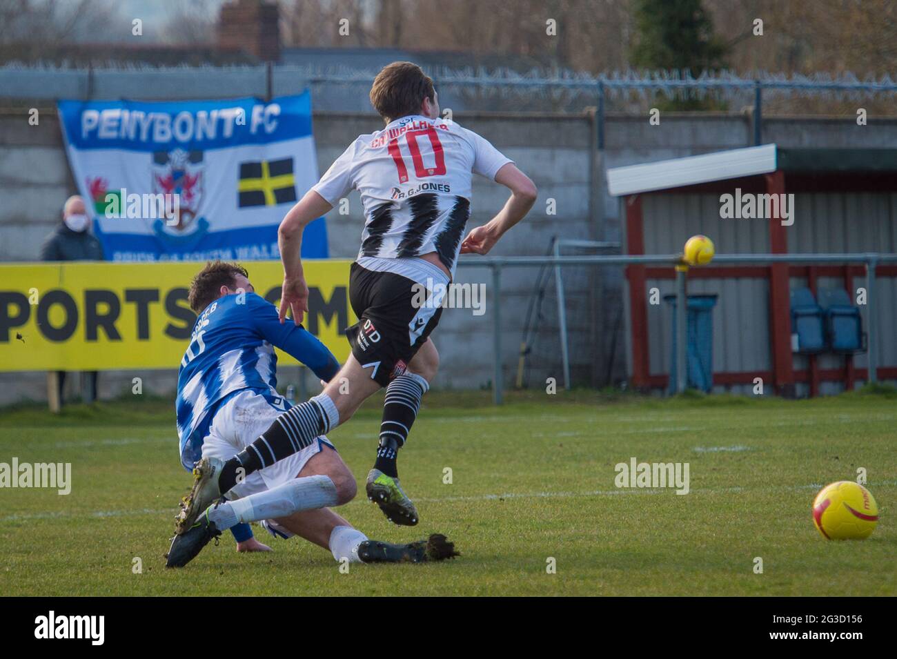 Flint, Galles. 06 marzo 2021. JD Cymru Premier Match tra Flint Town United e Penybont. Foto Stock Flint, Galles. 06 marzo 2021. JD Cymru Premier Match tra Flint Town United e Penybont. Foto Stock