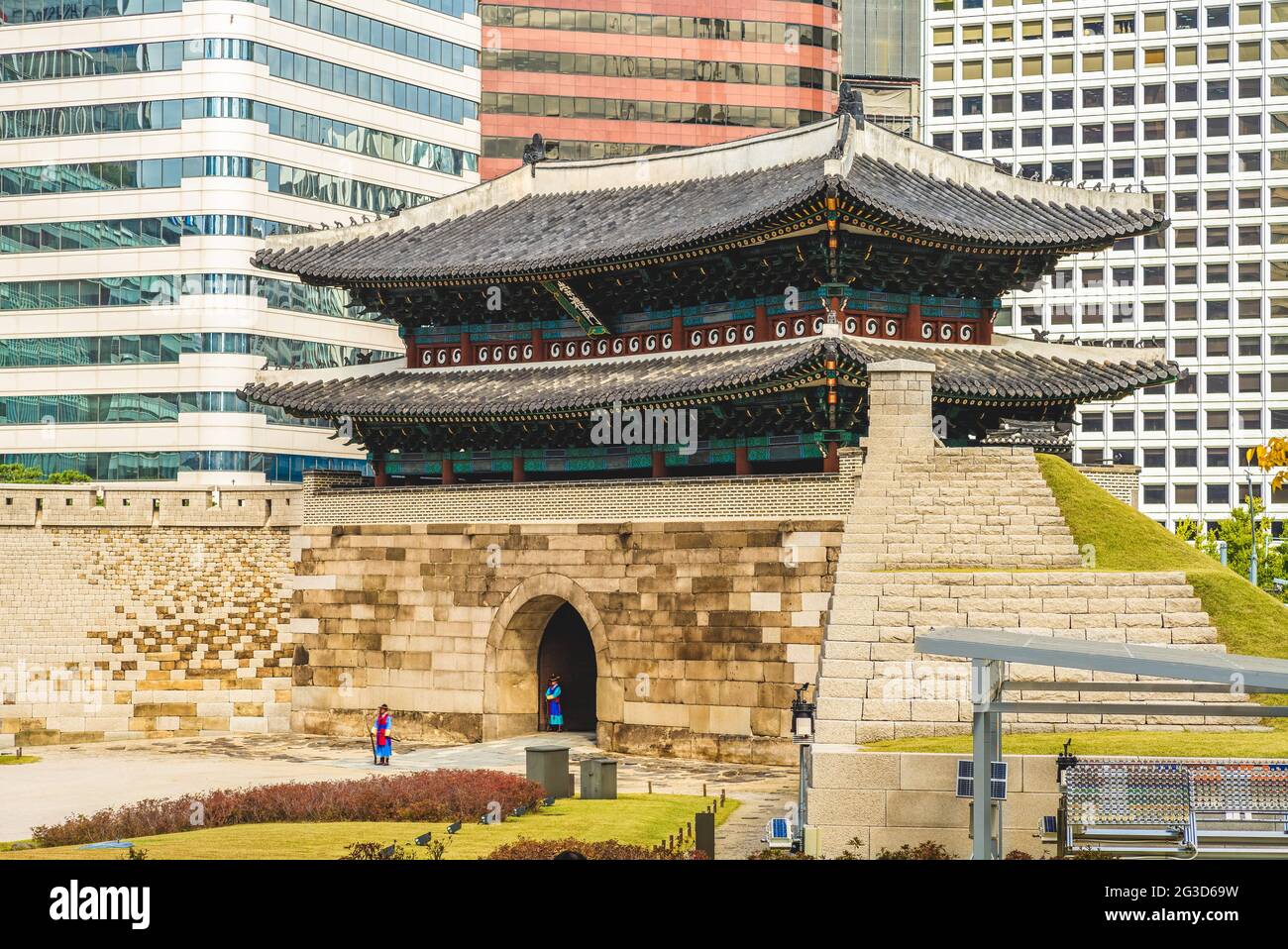 Sungnyemun, grande porta sud della vecchia città di seoul nella corea del Sud. Traduzione: Sungnyemun Foto Stock