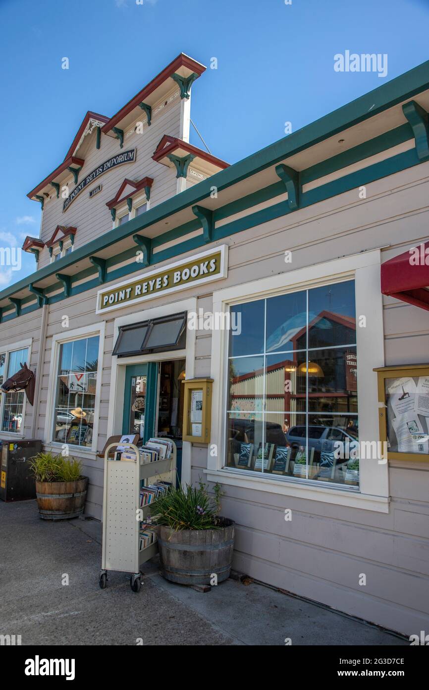 Point Reyes Books sull'autostrada 1 nella stazione di Point Reyes nella contea di Marin, California. Foto Stock Point Reyes Books sull'autostrada 1 nella stazione di Point Reyes nella contea di Marin, California. Foto Stock