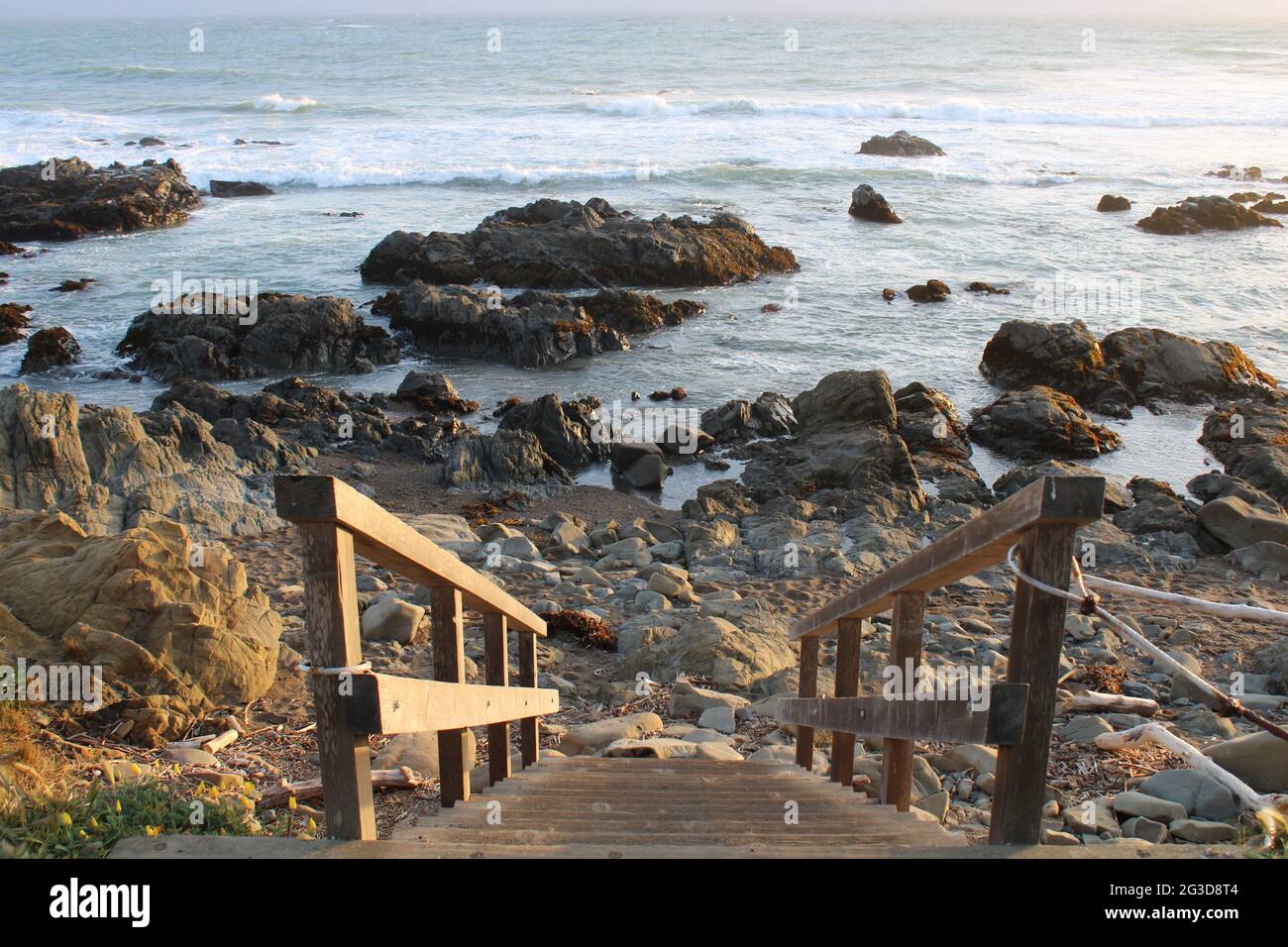 Incredibili viste del tramonto a Moonstone Beach Cambria, California Foto Stock