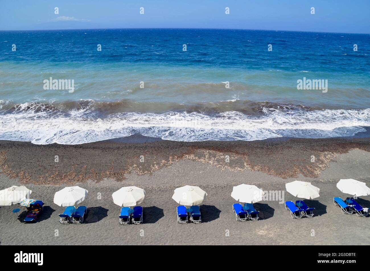 Volcanic Sand Beach a Santorini, Grecia Foto Stock