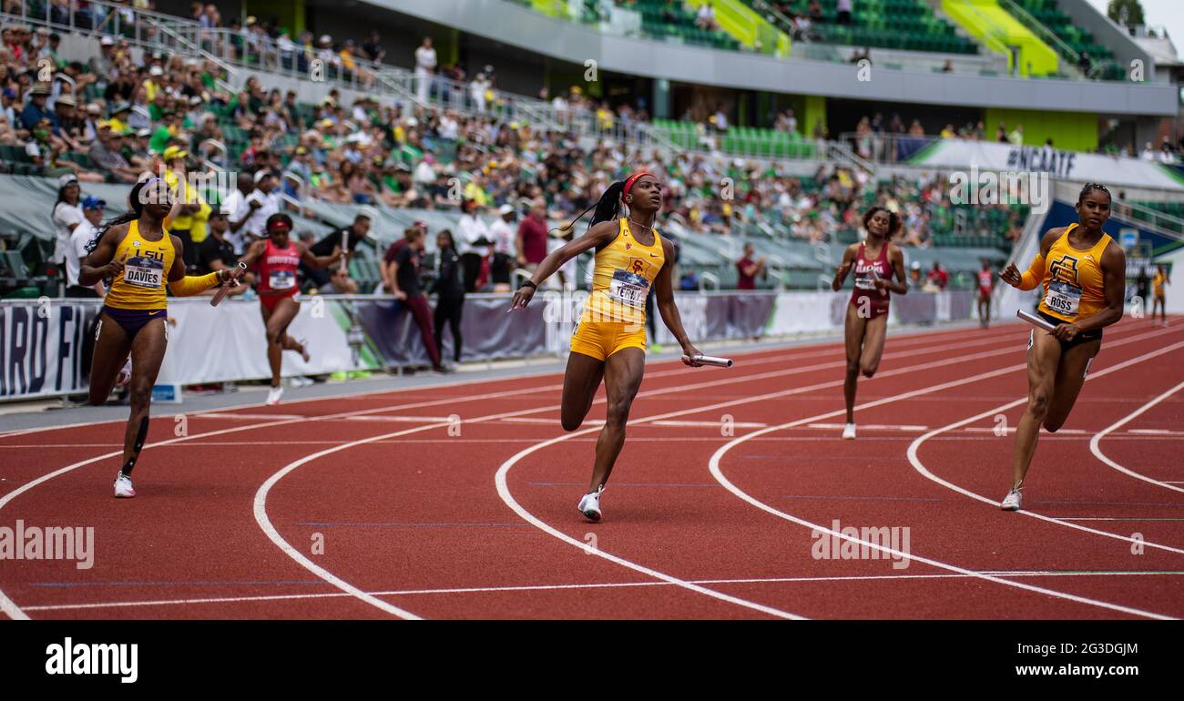 12 giugno 2021 Eugene, O .U.S.A. USC ancorato da Twanisha Terry vince la 4x100m relay durante la divisione NCAA 1 Mens and Womens pista e campo outdoor campionato a Hayward Field Eugene, OR. Thurman James/CSM Foto Stock