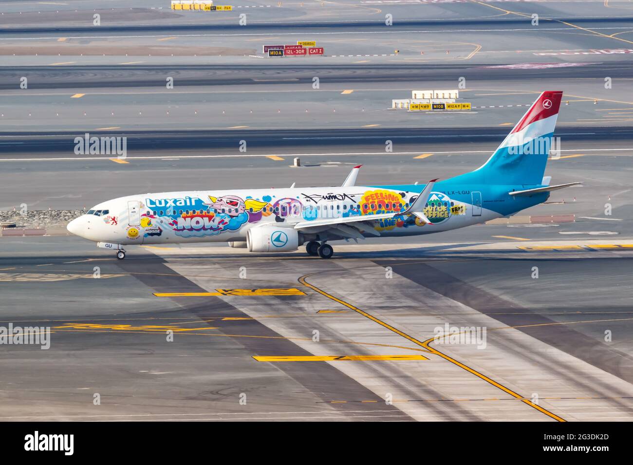 Dubai, Emirati Arabi Uniti - 27 maggio 2021: Velivolo Luxair Boeing 737-800 nella livrea speciale di Sumo all'aeroporto di Dubai (DXB) nell'Emirati Arabi Uniti Foto Stock