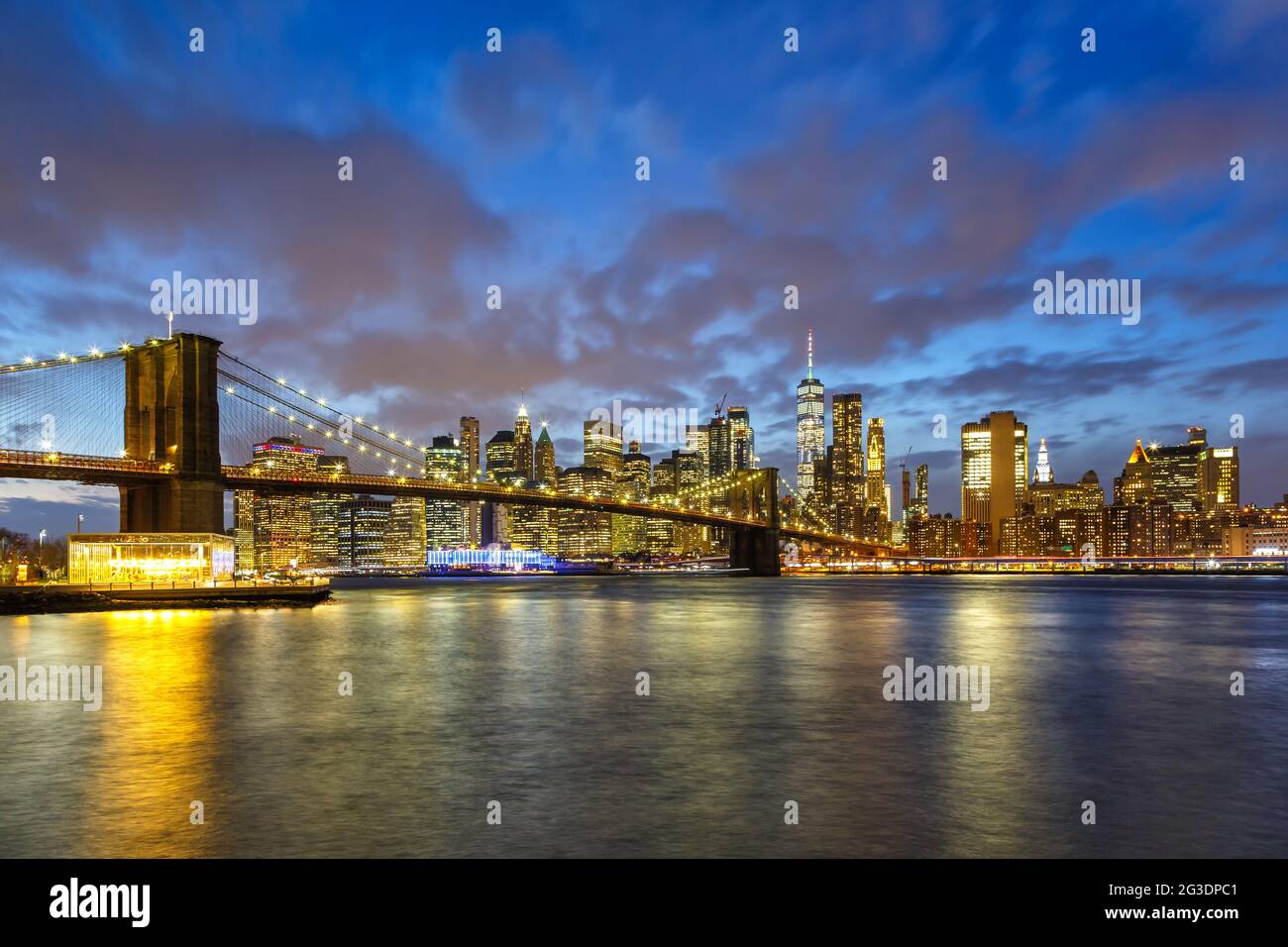 Notte skyline di New York città di Manhattan Brooklyn Bridge World Trade Center WTC Foto Stock
