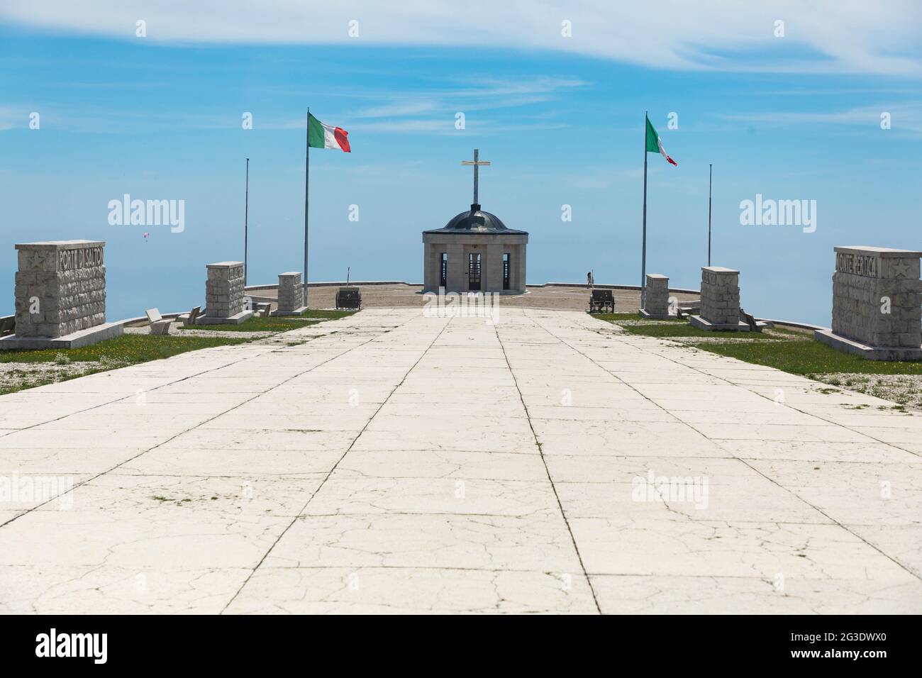 Santuario militare di Bassano del Grappa panoramica sul Monte Grappa Foto Stock