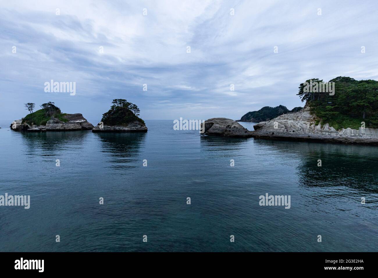 Norihama Beach Dogashima oltre alla sua magnifica spiaggia e acqua pulita ci sono rocce di forma interessante che formano piccole isole a Norihama Beach. Foto Stock