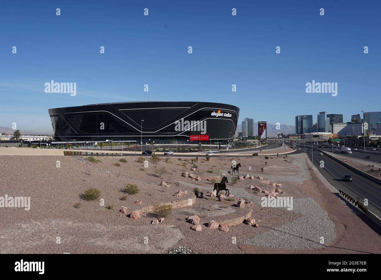 Una vista generale dello stadio Allegiant, sabato 6 marzo 2021, a Las Vegas. Lo stadio è la sede dei Las Vegas Raiders e dei ribelli dell'UNLV. Foto Stock