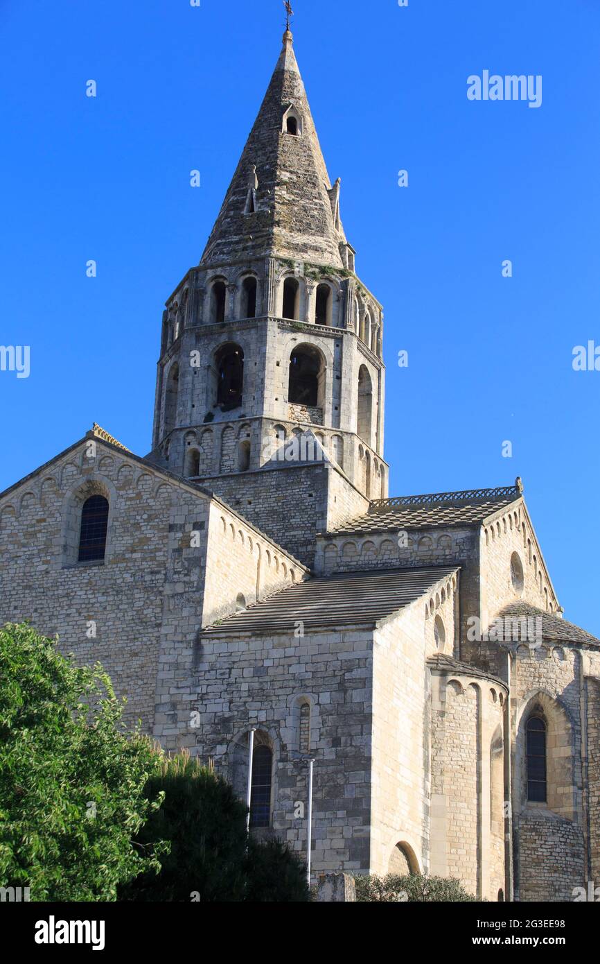 FRANCIA. ARDECHE (07) BOURG SAINT ANDEOL CAMPANILE ABSIDE DELLA CHIESA SAINT ANDEOL Foto Stock