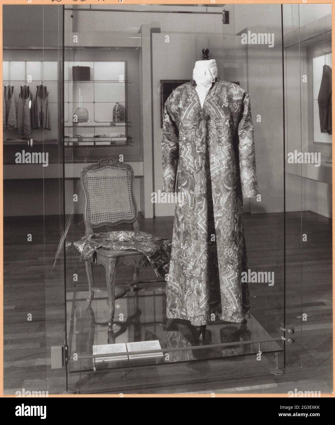 Lungo abito da vestirsi su un Passpop con una seduta con un pezzo di tessuto nello stesso design della giacca; vestiti fare l'uomo - uomo abiti del 18 ° secolo. . Foto Stock