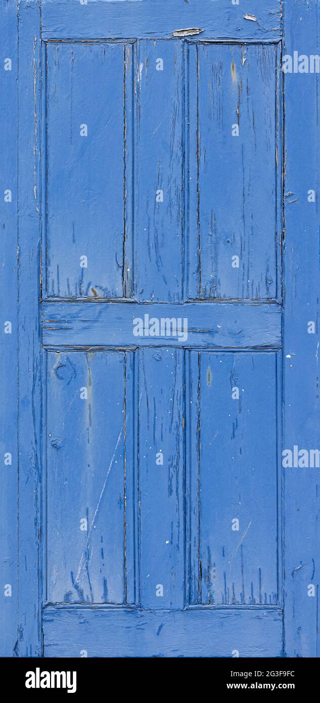 Primo piano di un vecchio serramento con vernice a scaglie. Sfondo Foto Stock