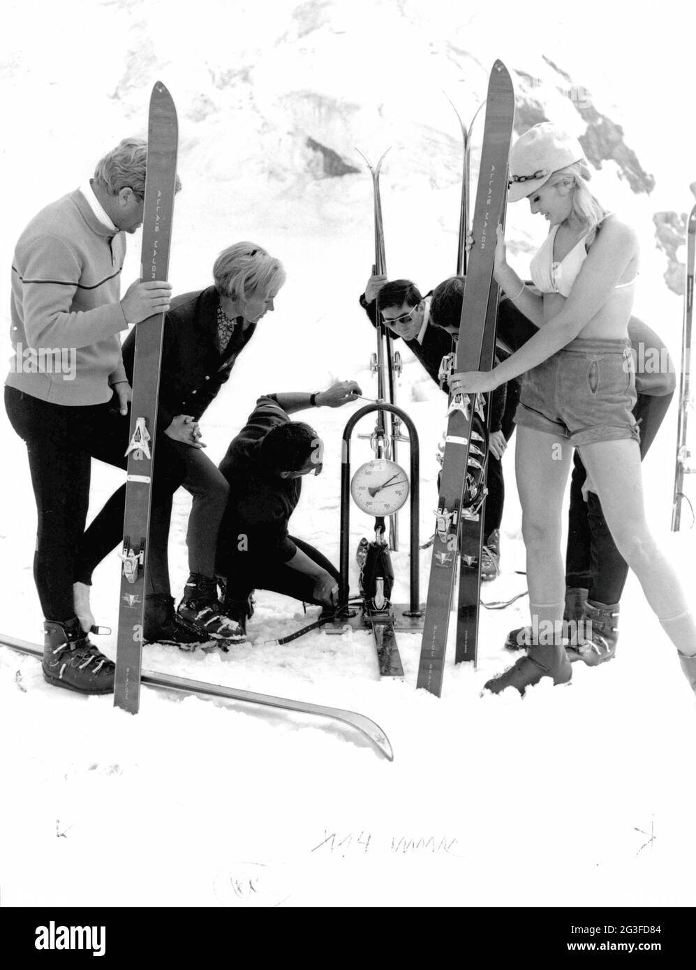 Sport, sport invernali, sci, apparecchio per regolare il binding sci, 1967, ULTERIORI-DIRITTI-AUTORIZZAZIONE-INFORMAZIONI-NON-DISPONIBILI Foto Stock