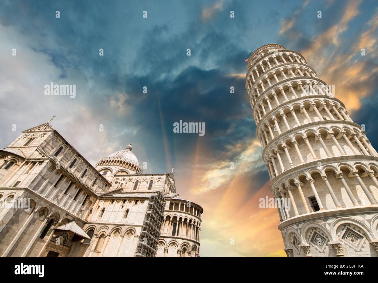 Pisa, Toscana. Meravigliosa vista grandangolare di Piazza Miracles Foto Stock