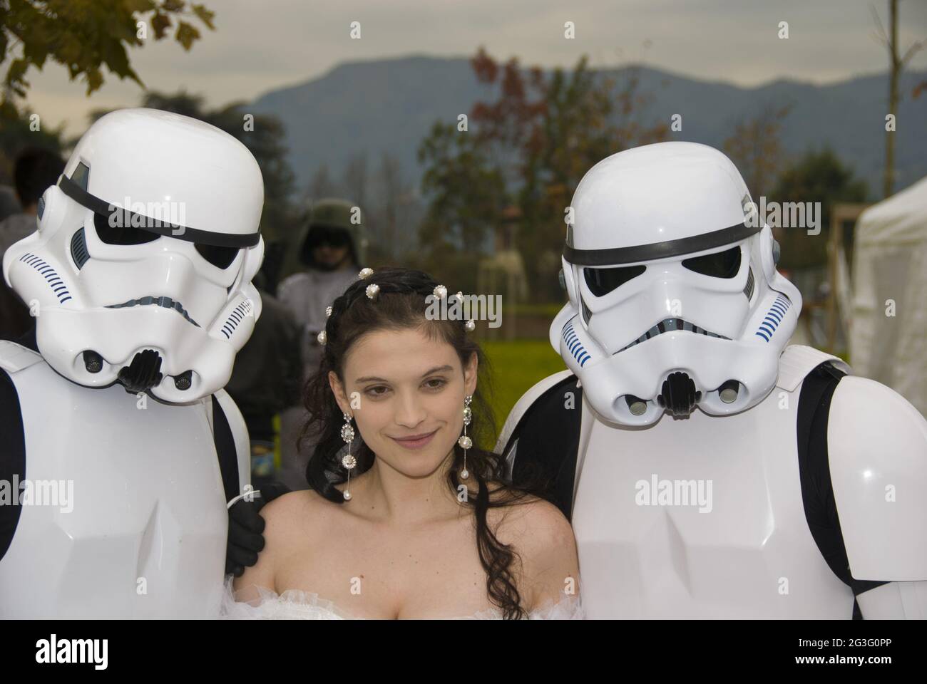 Due guerrieri in armatura bianca e la principessa Foto Stock