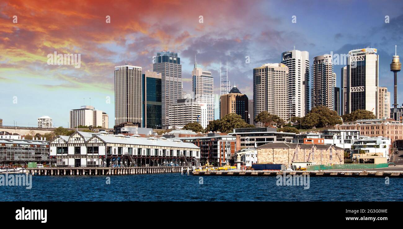 Grattacieli del Porto di Sydney a Port Jackson, porto naturale di Sydney - Australia Foto Stock