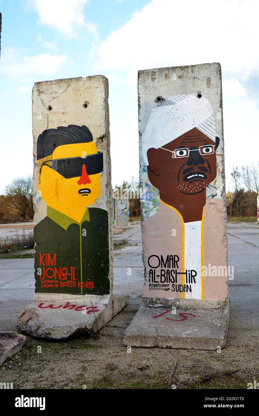 Mauerteil mit der Darstellung Kim Jong-il und Omar al-Bashir Foto Stock