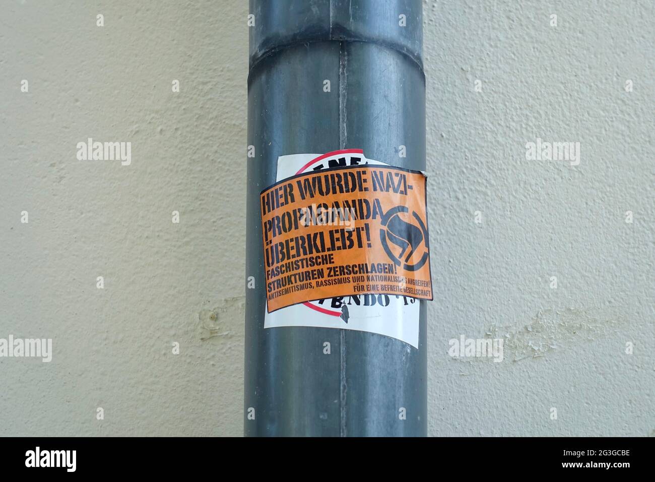 Adesivo, propaganda nazista è stato incollato qui, Berlino, Germania Foto Stock