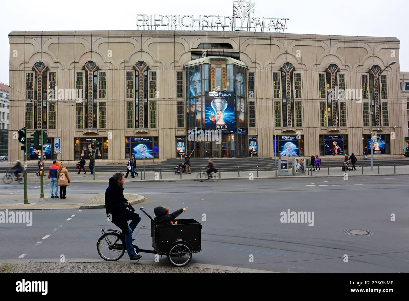 Revuetheater Friedrichstadtpalast a Berlino Foto Stock