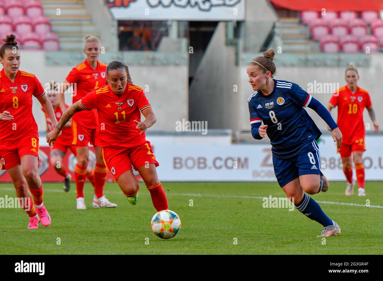 Llanelli, Galles. 15 giugno 2021. Kim Little of Scotland Donne in azione durante il Women's International friendly match tra le donne del Galles e le donne della Scozia al Parc y Scarlets di Llanelli, Galles, Regno Unito, il 15 giugno 2021. Credit: Duncan Thomas/Majestic Media/Alamy Live News. Foto Stock Llanelli, Galles. 15 giugno 2021. Kim Little of Scotland Donne in azione durante il Women's International friendly match tra le donne del Galles e le donne della Scozia al Parc y Scarlets di Llanelli, Galles, Regno Unito, il 15 giugno 2021. Credit: Duncan Thomas/Majestic Media/Alamy Live News. Foto Stock