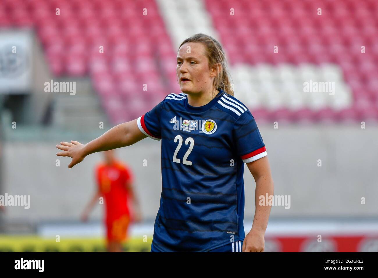 Llanelli, Galles. 15 giugno 2021. Erin Cuthbert of Scotland Women durante il Women's International friendly Match tra Wales Women e Scotland Women al Parc y Scarlets di Llanelli, Galles, Regno Unito, il 15 giugno 2021. Credit: Duncan Thomas/Majestic Media/Alamy Live News. Foto Stock