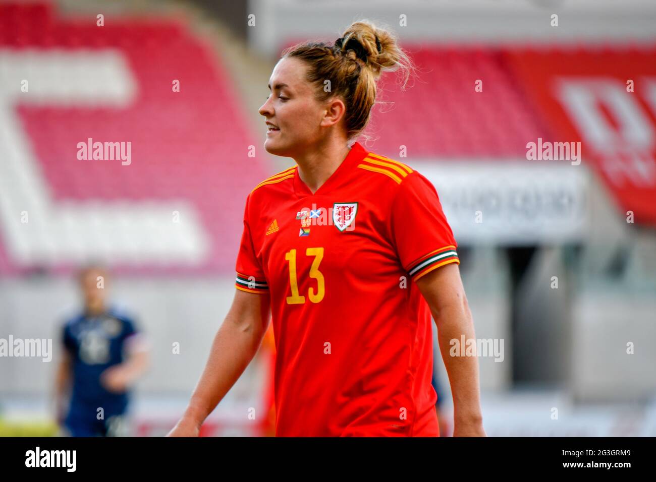 Llanelli, Galles. 15 giugno 2021. Rachel Rowe of Wales Women durante la partita di amicizia internazionale tra donne del Galles e donne della Scozia al Parc y Scarlets di Llanelli, Galles, Regno Unito, il 15 giugno 2021. Credit: Duncan Thomas/Majestic Media/Alamy Live News. Foto Stock Llanelli, Galles. 15 giugno 2021. Rachel Rowe of Wales Women durante la partita di amicizia internazionale tra donne del Galles e donne della Scozia al Parc y Scarlets di Llanelli, Galles, Regno Unito, il 15 giugno 2021. Credit: Duncan Thomas/Majestic Media/Alamy Live News. Foto Stock