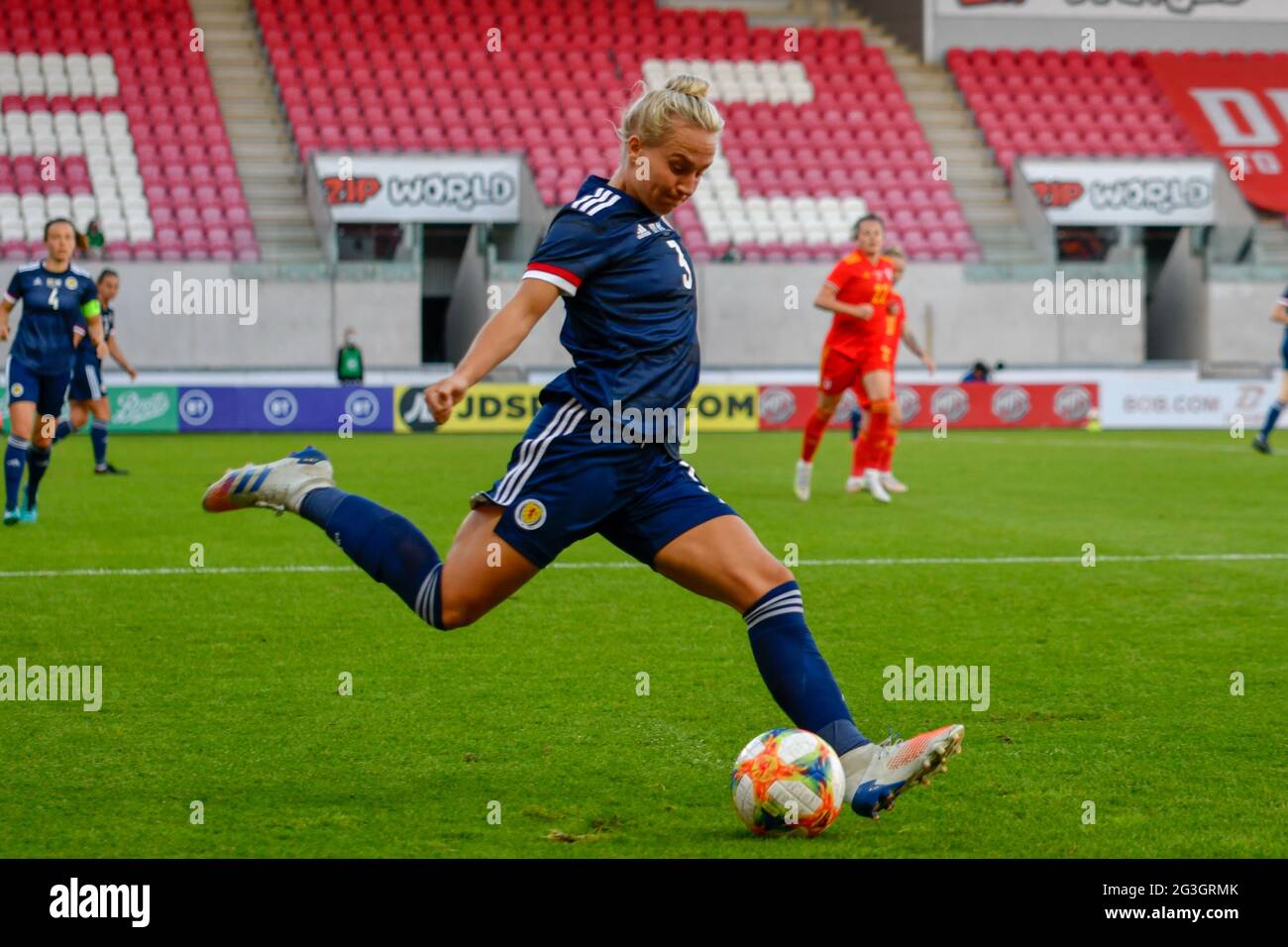 Llanelli, Galles. 15 giugno 2021. Rachel McLauchlan of Scotland Donne in azione durante il Women's International friendly match tra le donne del Galles e le donne della Scozia al Parc y Scarlets di Llanelli, Galles, Regno Unito, il 15 giugno 2021. Credit: Duncan Thomas/Majestic Media/Alamy Live News. Foto Stock Llanelli, Galles. 15 giugno 2021. Rachel McLauchlan of Scotland Donne in azione durante il Women's International friendly match tra le donne del Galles e le donne della Scozia al Parc y Scarlets di Llanelli, Galles, Regno Unito, il 15 giugno 2021. Credit: Duncan Thomas/Majestic Media/Alamy Live News. Foto Stock