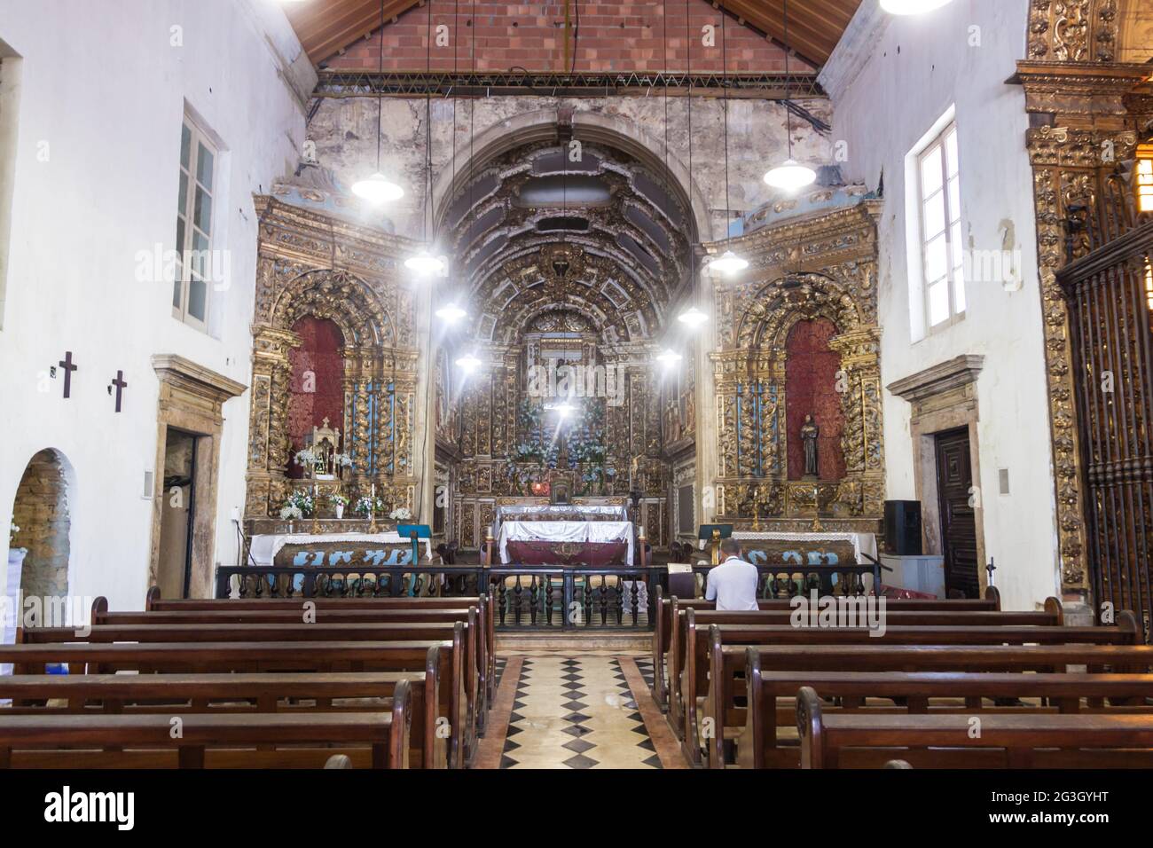 RIO DE JANEIRO, BRASILE - 28 GENNAIO 2015: Interno di una chiesa nel convento di Santo Antonio a Rio de Janeiro. Foto Stock